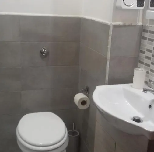 Francesca Nocleg ze śniadaniem 3*